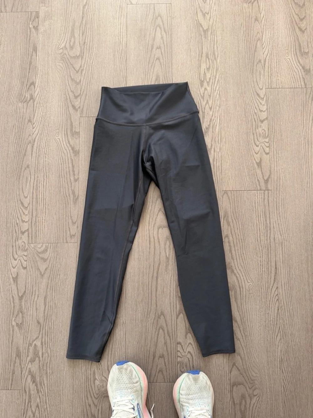 ALO Airlift Leggings - Picture 2 of 8